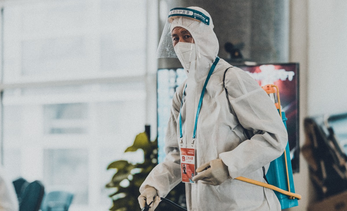 Le Covid-19 est un virus cyborg qui se propage aussi vite dans les corps que sur les&nbsp;écrans